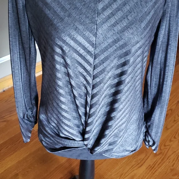 A Byer Gray Top Size Medium - Picture 2 of 12